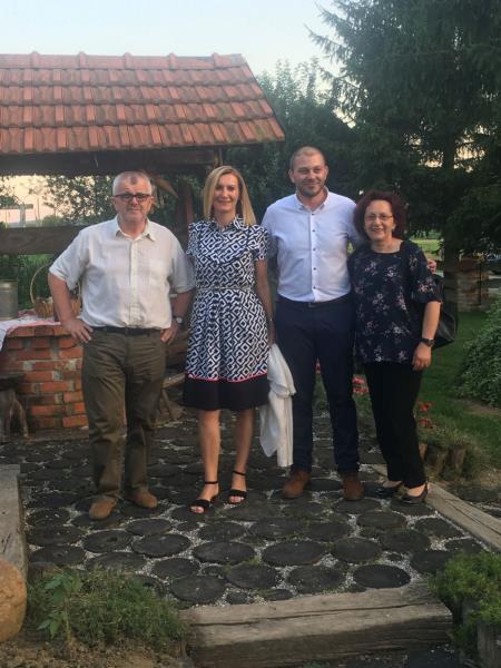 foto/DODIJELJENE ZAHVALNICE ZA ORGANIZACIJU MODNE REVIJE I REVIJE FRIZURA 1